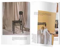 Catalogo aperto con fotografie di complementi d’arredo